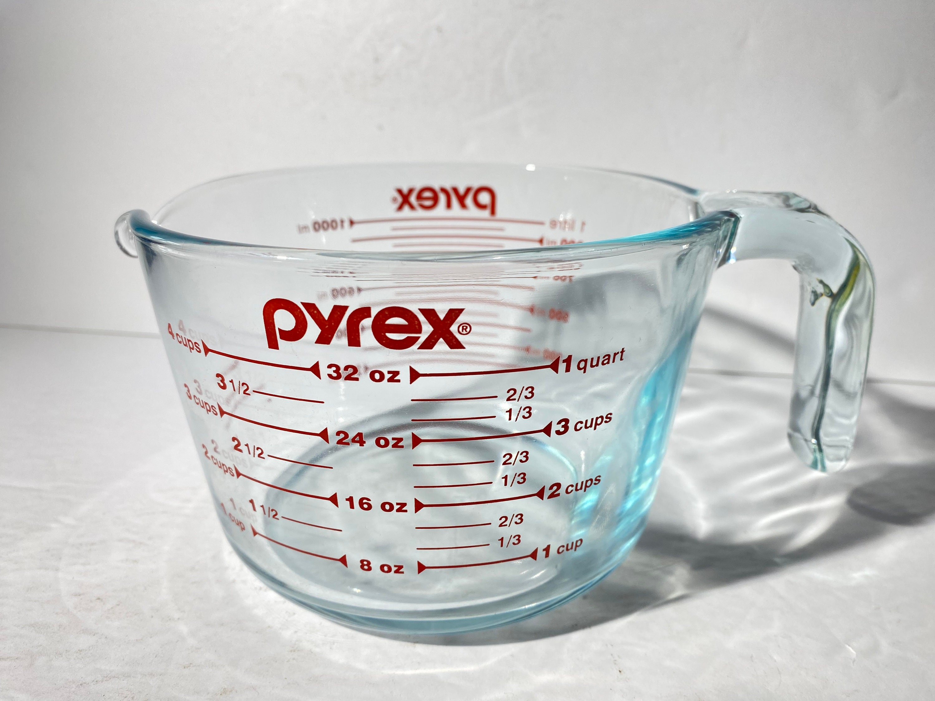 Pyrex Red Letter Open Handle 2-Cup 16 oz Glass Liquid Measuring Cup USA