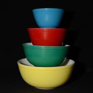 PYREX Primary Color bowl set of 4 Mixing Bowls Vintage Pyrex Mixing Bowl Set complete set 1950s Kitchen Farmhouse Kitchen Decor ot