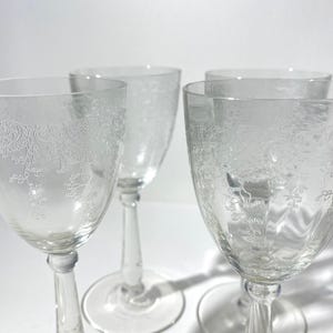 Set of 4 Vintage Etched Scroll and Leaves Crystal 6 inches liquor glass mousseline elegant sherry glass