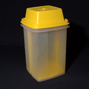 Yellow Tupperware pick a deli 1330 container pickle keeper olives peppers Mid century Hard Plastic made in Canada 1332 picker 1331