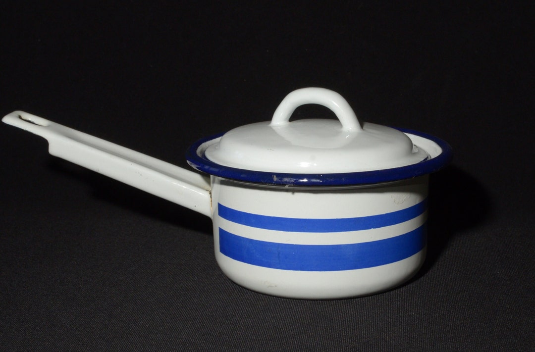 Enamel CHEFMATE Vintage Small Sauce Pan Casserole Round Handle Lid Pot