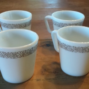 PYREX Woodland 4 Vintage Brown D handle Coffee mugs Tea Cups in Milk glass in great condition pyrex mug ot