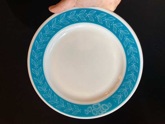 PYREX Set of 4 Turquoise Laurel Leaf Dinner Plate Vintage Pyrex 9