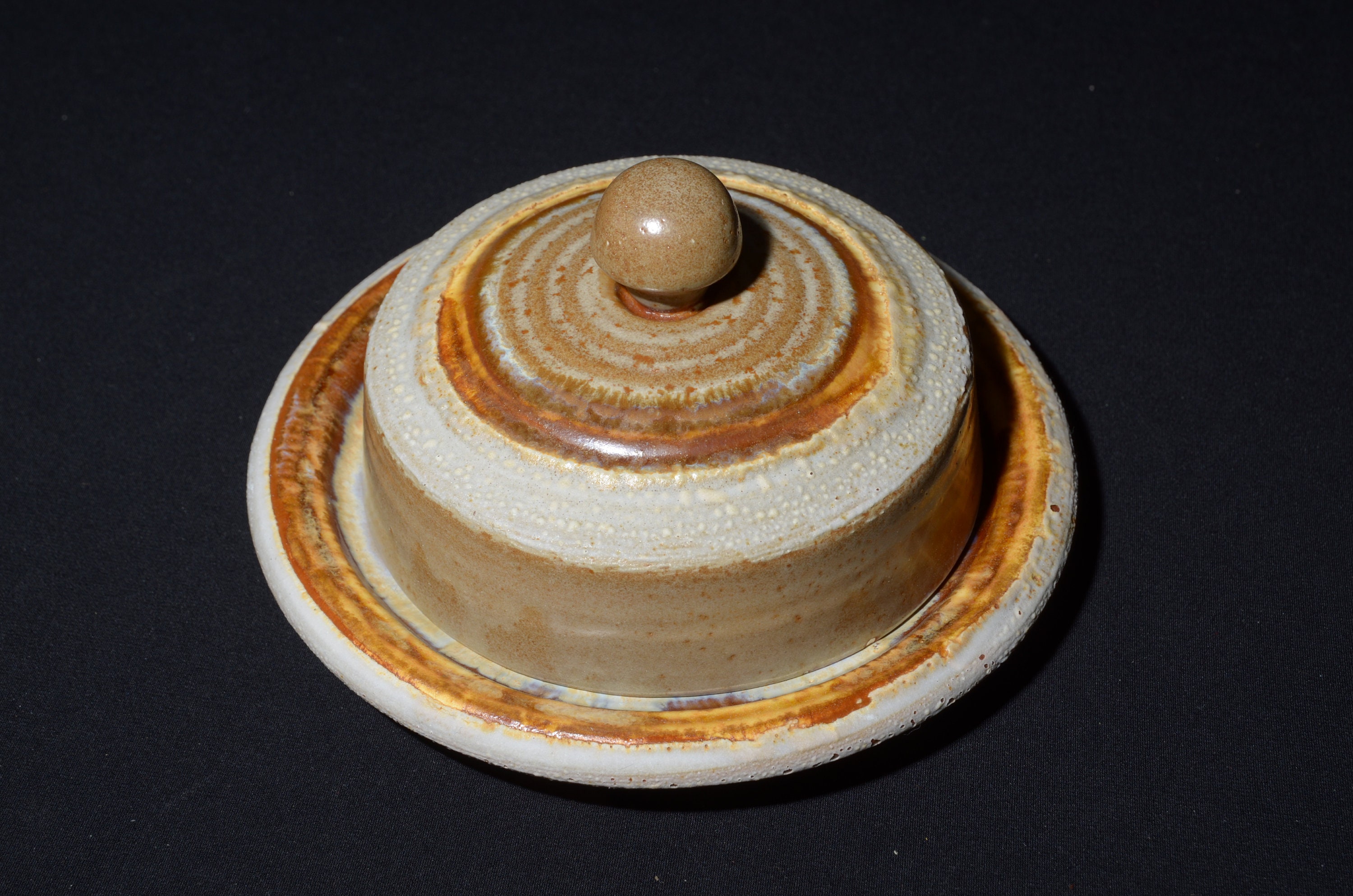 Tundra Canadian Pottery Vintage SauceFondue Warmer. Tundra Canadian Pottery Vintage SauceFondue Warmer.