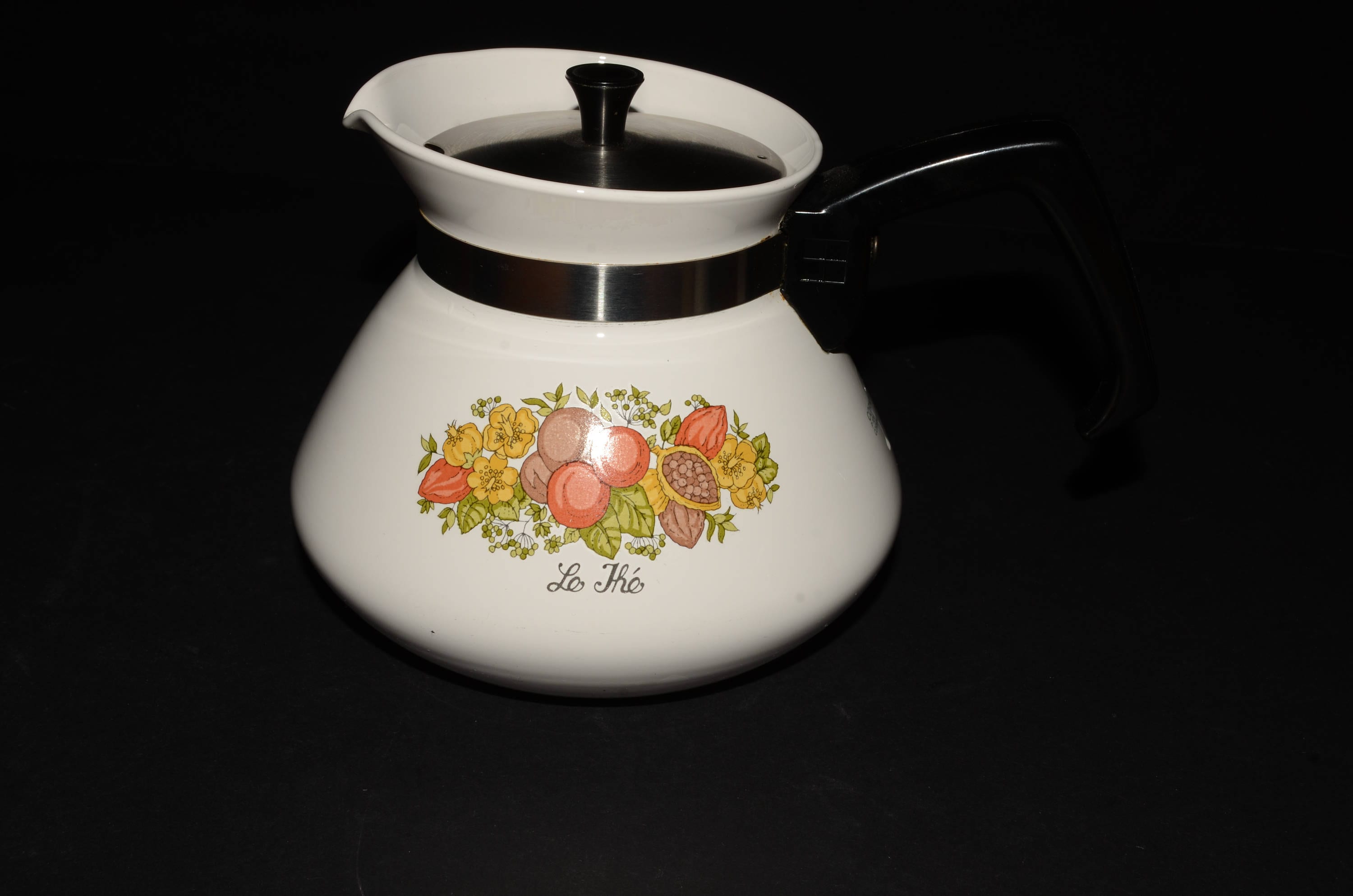 CorningWare 6 Cup Hot Water Pot With Spice Of Life Pattern Original Lid  Excellent Condition Rare Always FREE Domestic SHIPPING