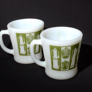 Juego de 2 tazas de café vintage Fire King Green KitchenAid, raras, de Anchor Hocking USA.