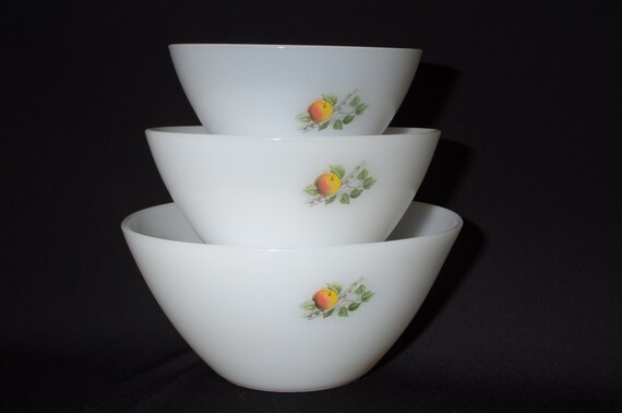 専用です。フルーツ柄 波型　ボウルアルコパル　フランス　ミルクガラス 大中小３個 専用です。フルーツ柄 波型 ボウルアルコパル フランス ミルク