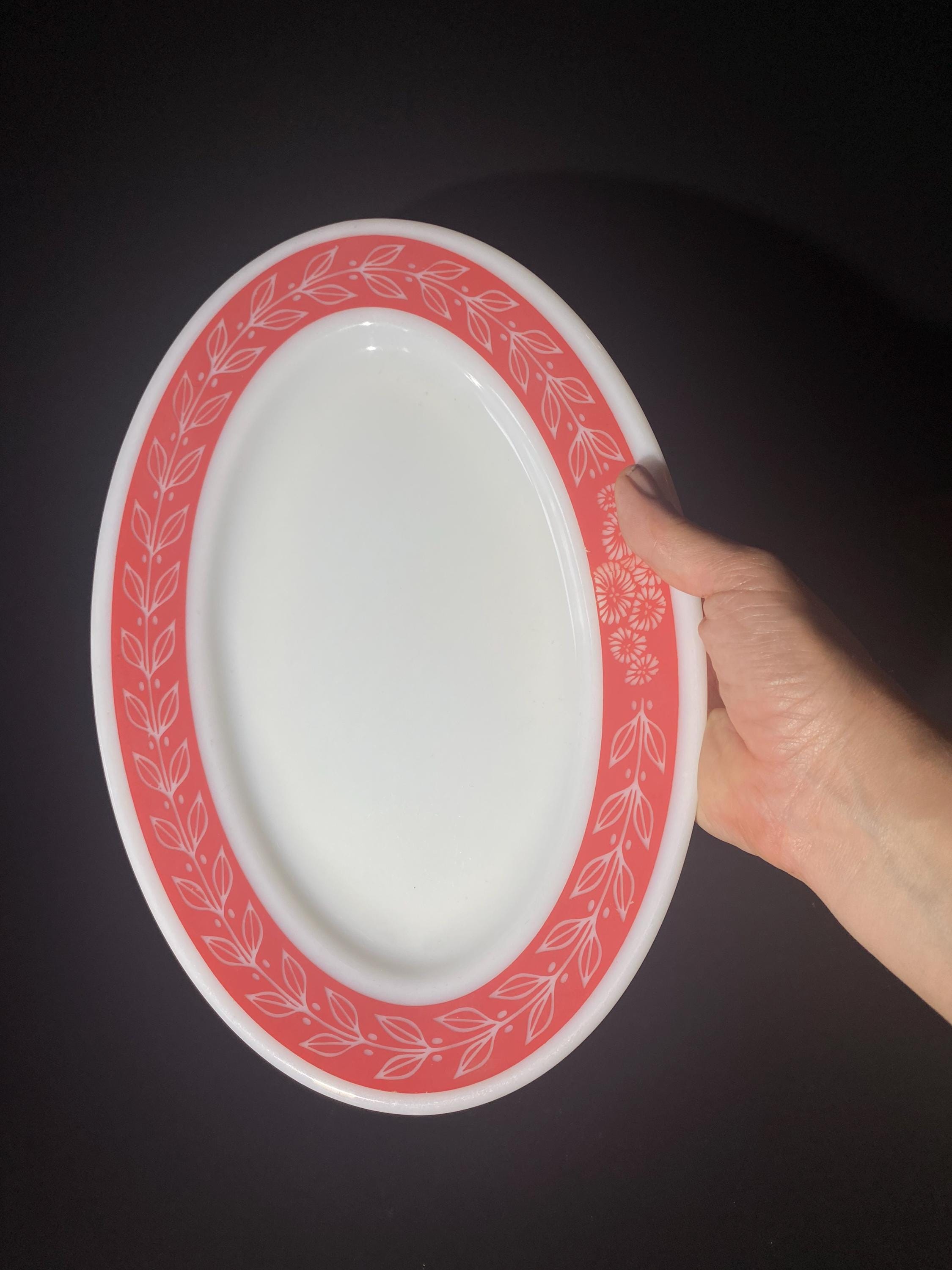 PYREX Set of 4 Red Laurel Leaf Oval Plate Platter 11.5
