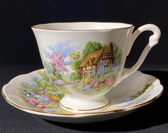 QUEEN ANNE teacup and saucer Country Cottage Bone China Gold Rimmed England Vintage tea cup ap