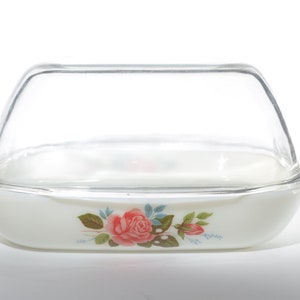 Pyrex ENGLAND JAJ large roasting pan roast dish with lid Cottage Rose 1970s casserole 535 cabbage rose pink rose Tiny CHIP on dish ot