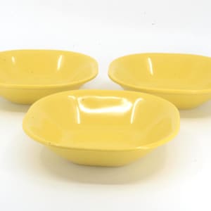 Vintage MELMAC Rainboware melamine Set of 3 berry bowl mustard yellow 5.25&quot; square Canada SCRATCHES