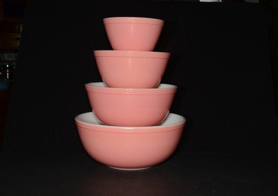 Ruby Glass Fluted Bowl (YVO)(401) Ruby Glass Fluted Bowl (YVO)(401)