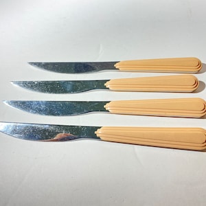 Vintage set of 4 JAZZ knife flatware utensil salmon pink stainless steel made in Korea mid-century stainless rib