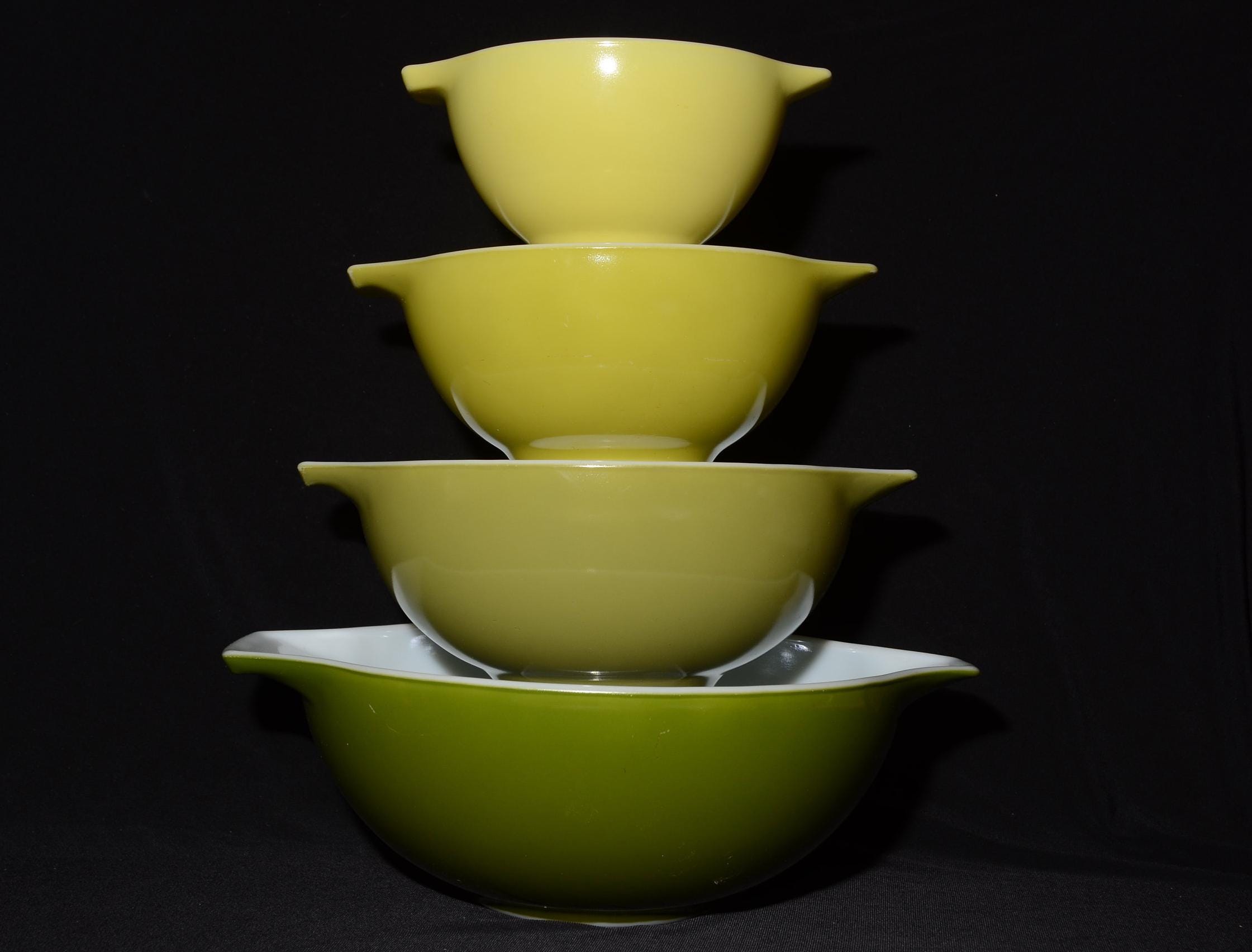 Yellow Pyrex Fridge Keeper (YVO) (503) Yellow Pyrex Fridge Keeper (YVO) (503)