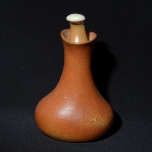 SIAL hors serie Ampolla per olio e aceto con coperchio Bottiglia Brocca dispenser in ceramica alta 4,5" ceramica artistica ruggine e beige maculata rara Canada Quebec