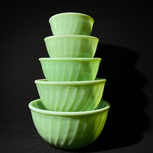 FIRE KING Jadeite Jadite Swirl Mixing Bowl Set of 5 Milk glass Vintage 1950s nesting bowl classic serving bowl RARE