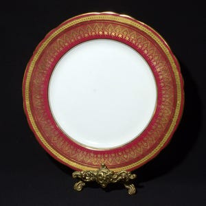 AYNSLEY Romney red Bone China dinner plate charger 10.25 inches England burgundy gold filigree 7410