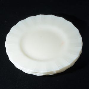 Pyrex Set of 4 Ivory bread and butter plate Corex side plate Vintage Milk glass Set Wedding dessert plate pie crust made in Canada