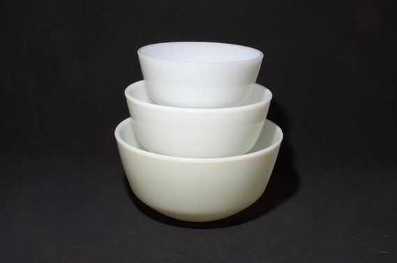 Set of 3 Fire King White Mixing Bowls Serving Bowls Milk Glass