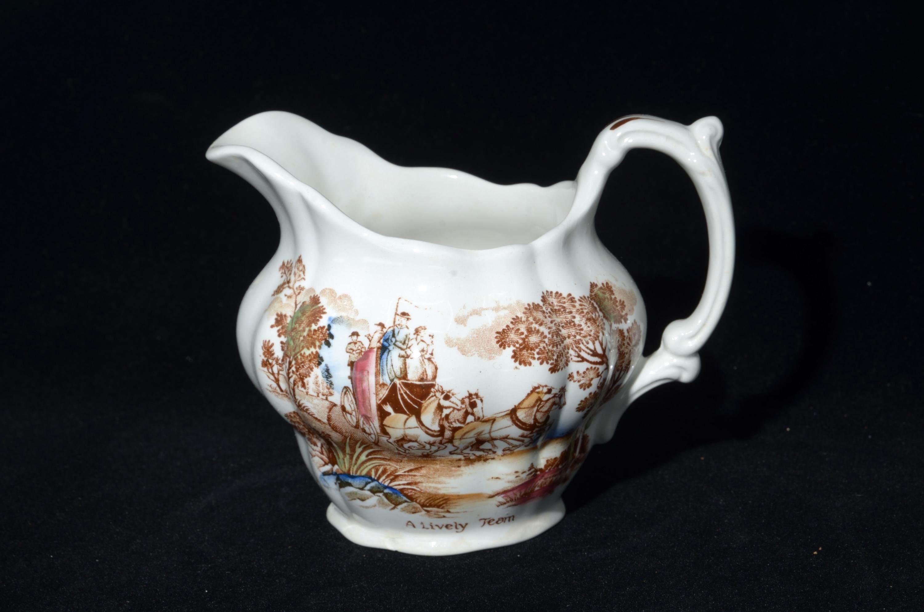 Assiette en porcelaine fine - Ridgway Staffordshire, Angleterre | La Family Brocante