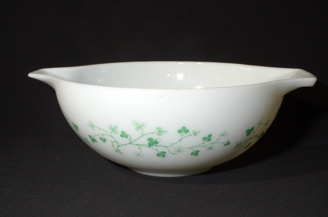 PYREX Green Ivy Cinderella Mixing Bowl 444 Vintage Pyrex 1964 4 Quart ...