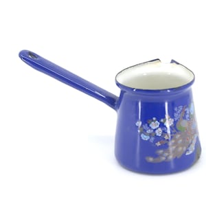 Caffettiera turca in smalto blu con pavoni e fiori, mestolo in smalto, caffettiera vintage in smalto, regalo Ardena Romania, SCHEGGIATO