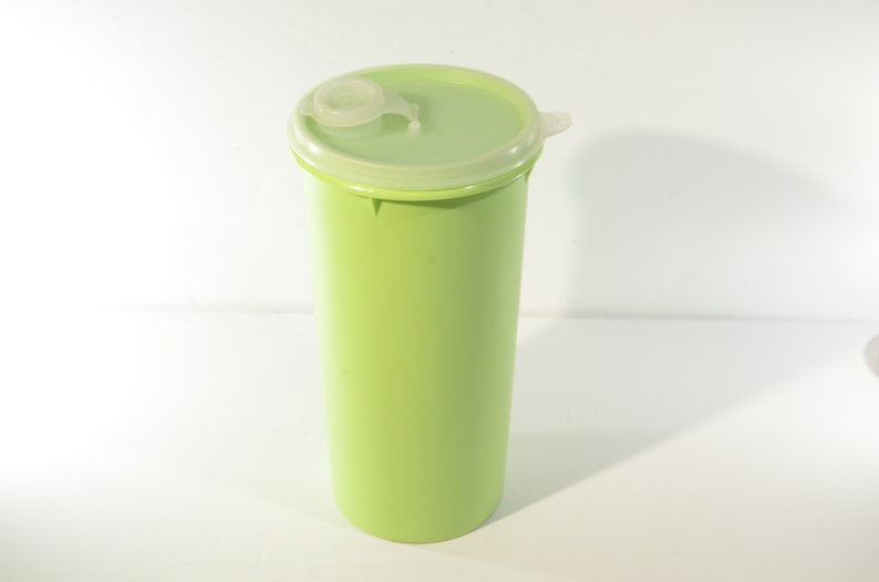 Vintage TUPPERWARE lime green 261 Drink Keeper Handolier 48 oz Pitcher 9 inches Container Pour-all Seal w/cap/flip top lid pour spout Canada image 2