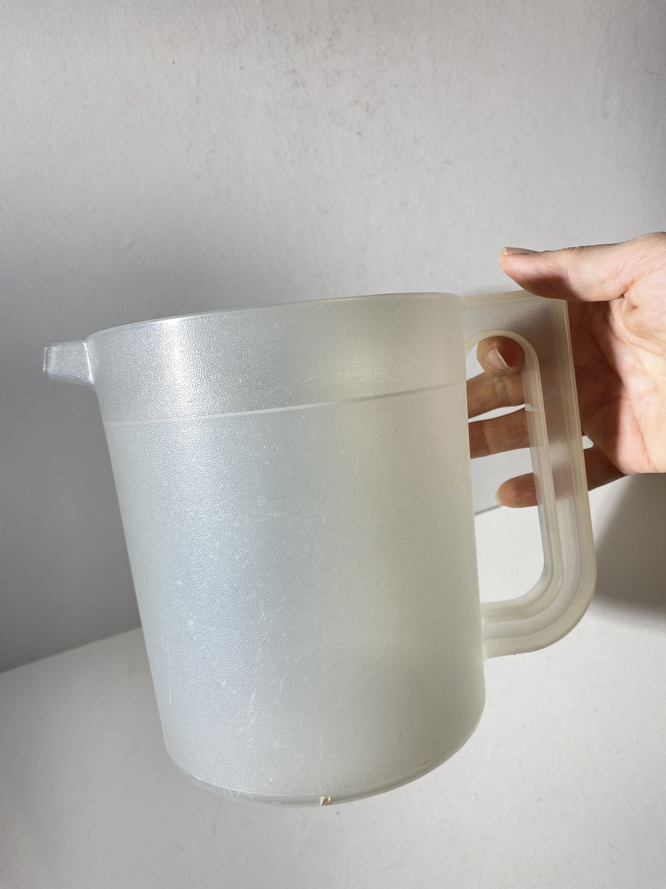 ヴィンテージ タッパーウェア 1.5クォート フロスト ピッチャー レッド