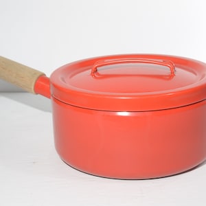 Arabia Finel Enamel casserole dish red mid century wood handle 1950s retro Dansk style Seppo Mallat