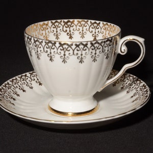 ROYAL GRAFTON Teetasse und Untertasse Set gold filigran gerippt Goldrand Tea Cup Bone China 1177 England