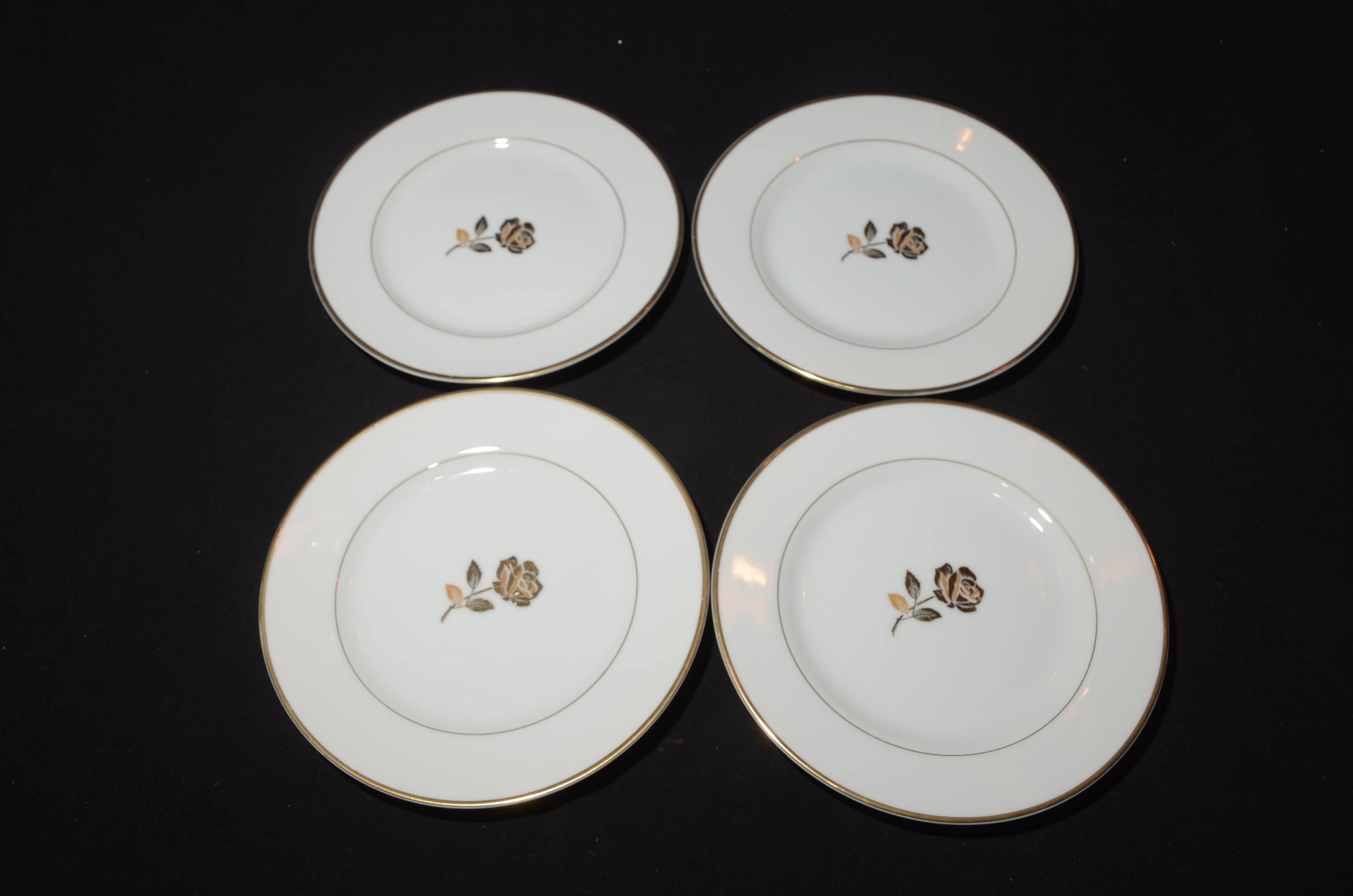 Lot De 4 Assiettes En Métal Jaune - Fabriquées Au Japon, Vintage, Déco Ou Usage