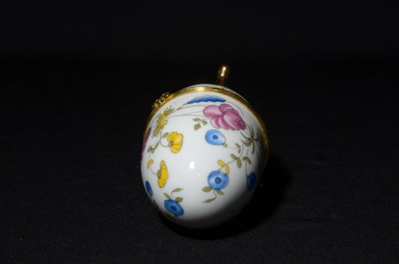 VINTAGE Egg Trinket Box Pill Box Earring Box Vint… - image 9