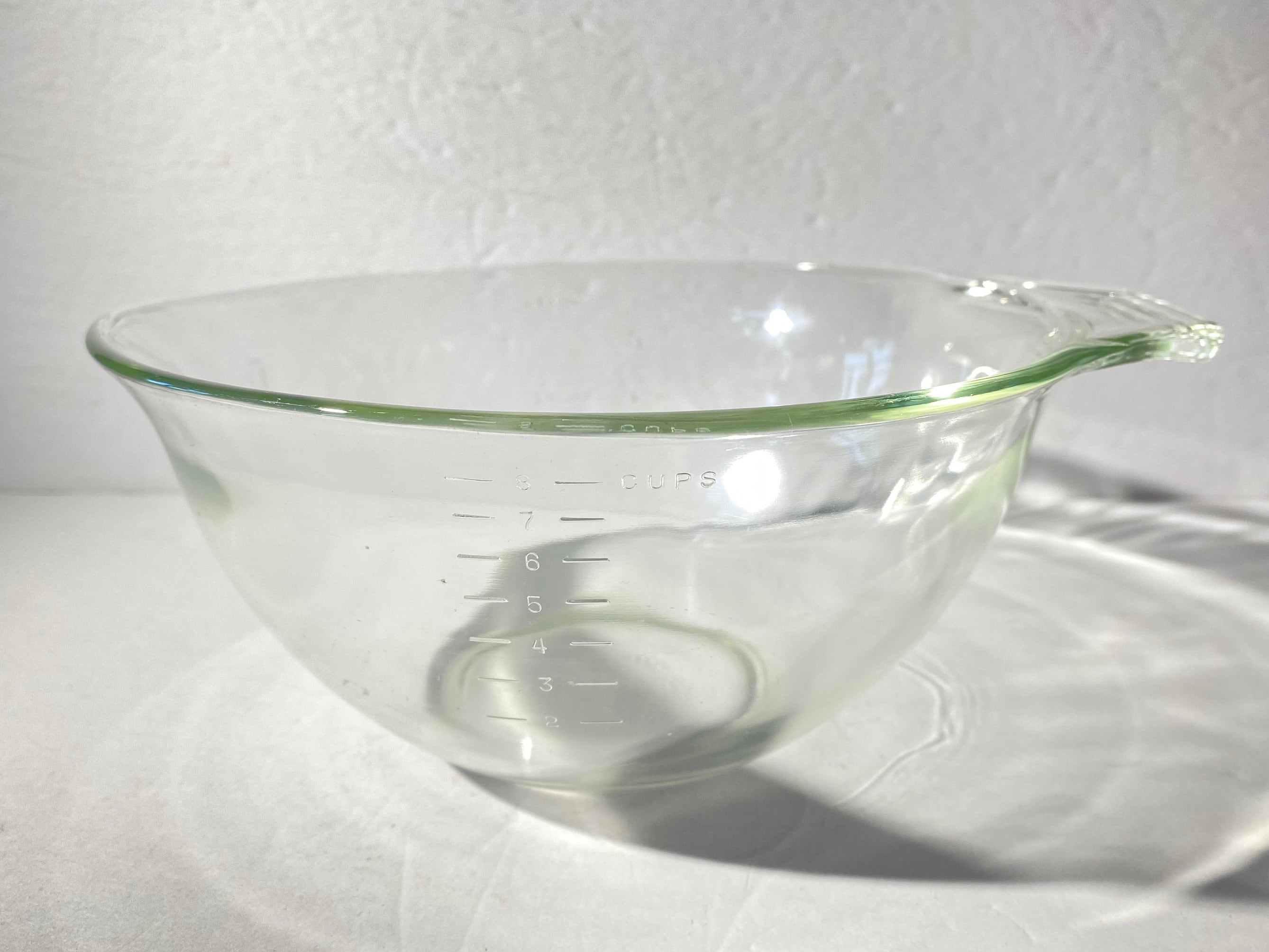 Pyrex Glass Large Measuring Bowl 2 Quarts/2 Liters/ 8 Cups W/Handle