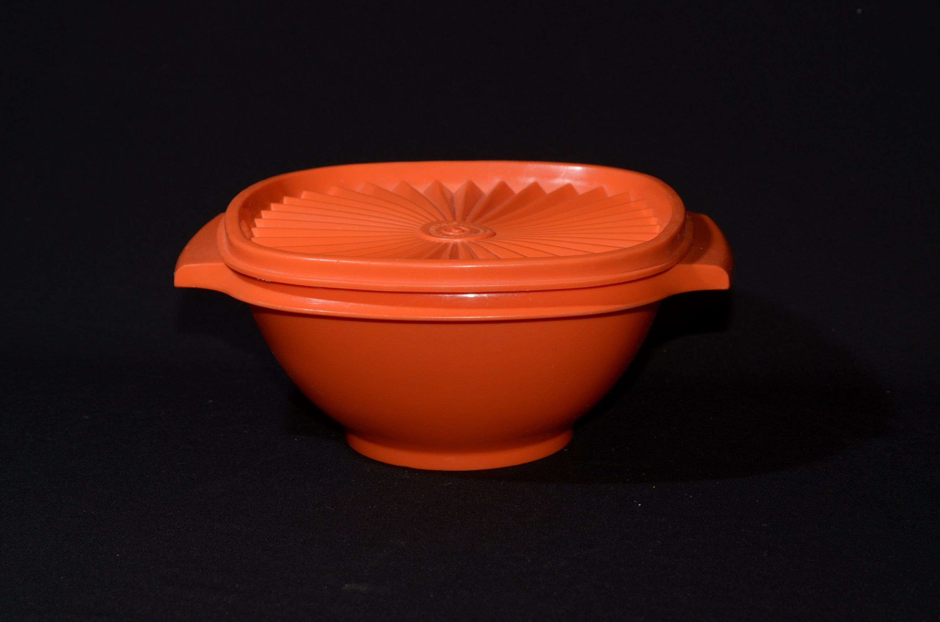 Tupperware Bowl - Kansapedia - Kansas Historical Society