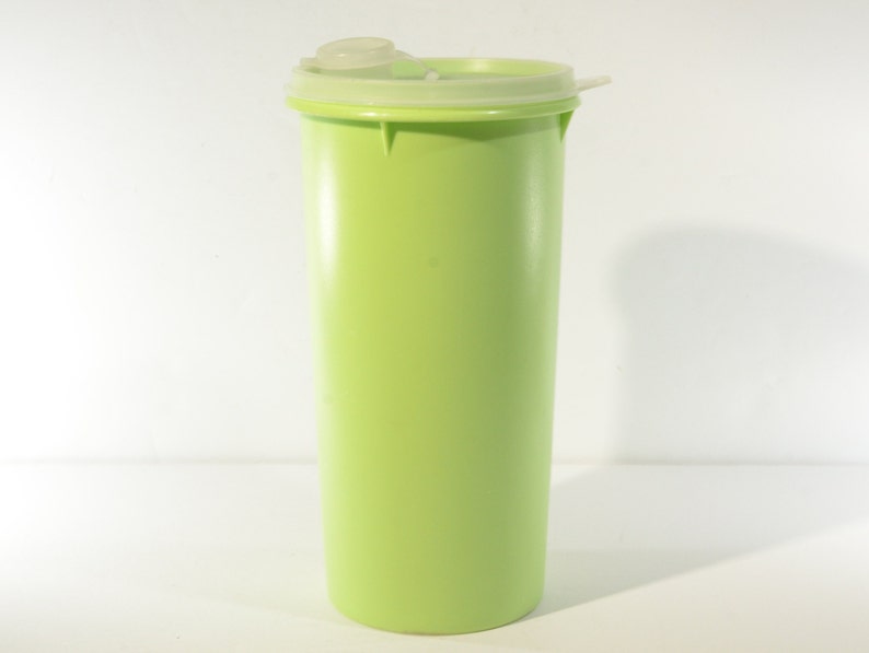 Vintage TUPPERWARE lime green 261 Drink Keeper Handolier 48 oz Pitcher 9 inches Container Pour-all Seal w/cap/flip top lid pour spout Canada image 1