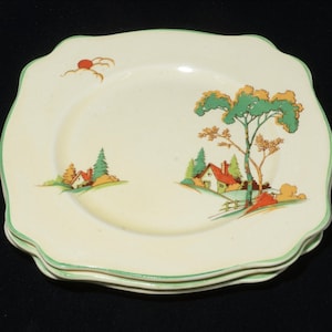 Conjunto de 3 pratos de pão e manteiga Clarice Cliff em cerâmica branca com esmalte mel antigo, 15,9 cm (6,25"), com craquelado. Fabricados pela Royal Staffordshire Pottery Wilkinson, Inglaterra.
