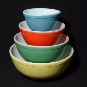 PYREX Primärfarbe Schüssel 4er Set Rührschüsseln Vintage Pyrex Rührschüssel Set komplett 1950er Jahre Küche ot made in USA