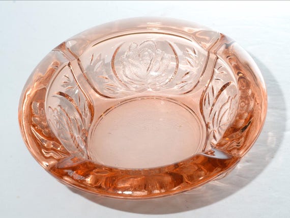 ウランガラス　灰皿？アクセサリー入れ　No.４ ケムール毎週当たるプレゼント！4&frasl;17〜4&frasl;23｜稀少！妖しく光る！ウラン