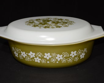 PYREX Daisy Spring Blossom Casserole Dish with Opal lid 2 1/2 Qt 1970s vintage 045 green Daisy crazy daisy