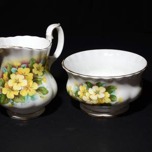 ROYAL ALBERT Creamer and Sugar Bowl Bone China Vintage Yellow flower floral Wedding Table Dishes open sugar gold trim