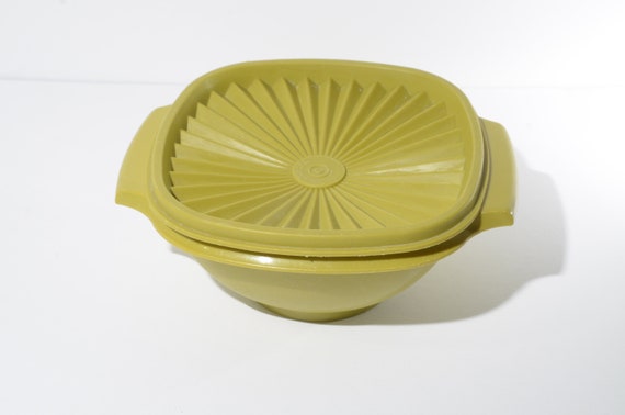 VINTAGE Tupperware Snap Lid Containers Green or Yellow 