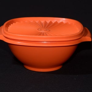 Vintage TUPPERWARE 840 Servalier orange bowl snap on lid 841 Canada handle SCRATCHES inside