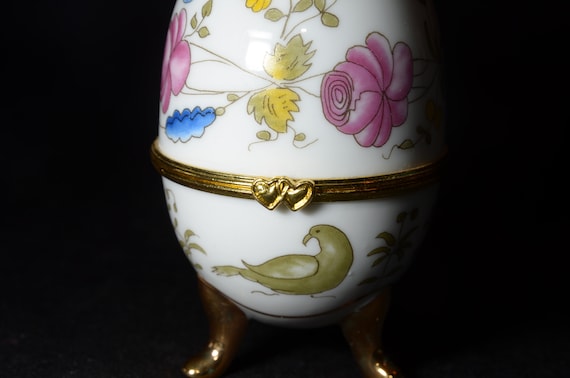 VINTAGE Egg Trinket Box Pill Box Earring Box Vint… - image 3