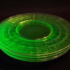 Hocking glass BLOCK Optic Green Depression Glass Roulette Set of 4 plate 8-1/4" Uranium Glass 1930s vaseline luncheon salad loss of gold