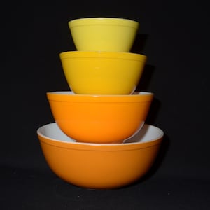 Set PYREX Daisy Citrus Mixing Bowls Vintage Pyrex Mixing Bowl Set 401 402 403 404 Rare Pyrex Yellow orange OT