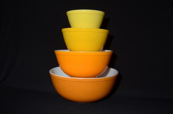 Pyrex ミキシングボウル　デイジー　３個セット。 Set PYREX Daisy Citrus Mixing Bowls Vintage Pyrex Mixing Bowl Set