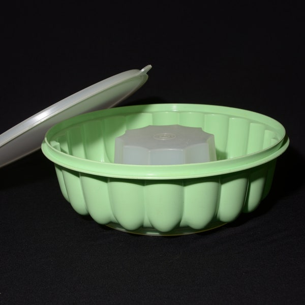 Vintage TUPPERWARE mint green Jello Mold Jel-Ring Canada ring mold plastic 741639 1201 1202 6 cup jell-o