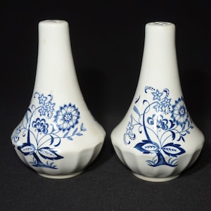 J & G Meakin Classic White Blue Nordic set shakers salt and pepper Ornate Blue Flowers England vintage floral