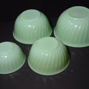 FIRE KING Jadeite Jadite Swirl Mixing Bowl Set of 4 Milk glass Vintage 1950s nesting bowl classic serving bowl image 4