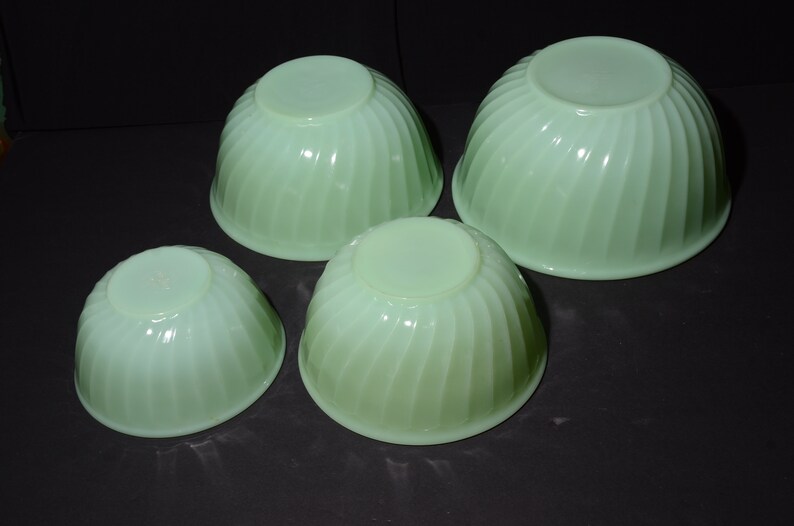 FIRE KING Jadeite Jadite Swirl Mixing Bowl Set of 4 Milk glass Vintage 1950s nesting bowl classic serving bowl image 4